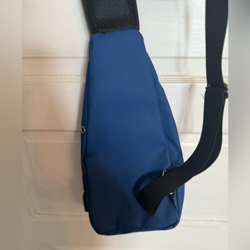 Navy Blue Sling Backpack Crossbody Bag with Multiple Zippered Compartments NWT - Picture 3 of 7